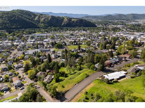 1274 SE Kane ST Roseburg OR 97470
