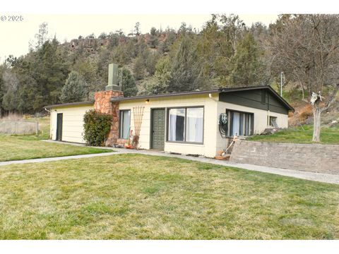 905 NE BARNES RD Prineville OR 97754