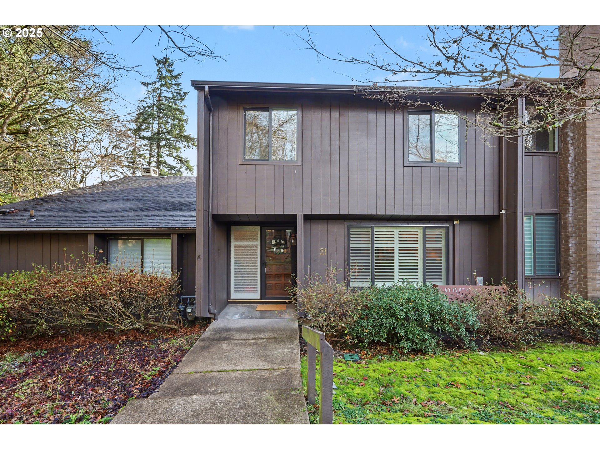Photo 1 of 43 — 21 WESTBROOK WAY, Eugene, OR 97405