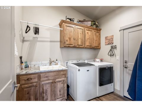 A home in Prineville