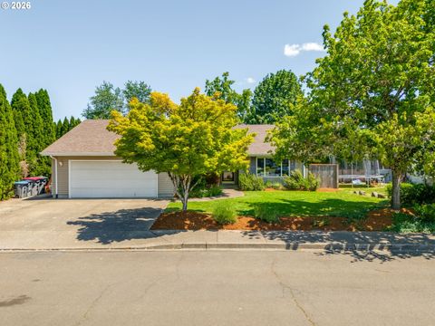 Photo of 638 SW Westview Dr, McMinnville, OR 97128 (MLS # 715326676)