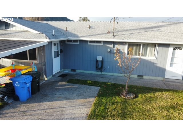 907 GREENWOOD AVE