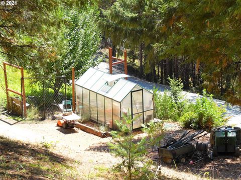 A home in Days Creek