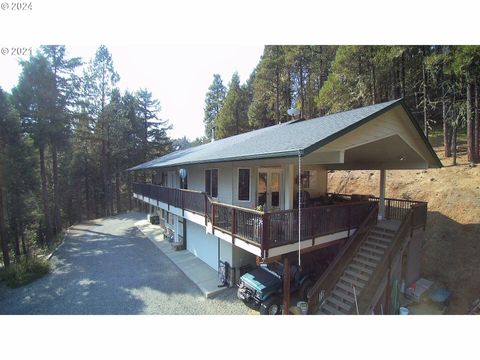 A home in Days Creek