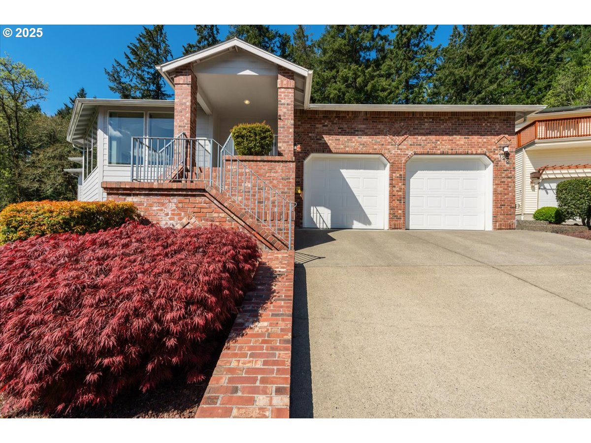 129 CEDAR FALLS DR