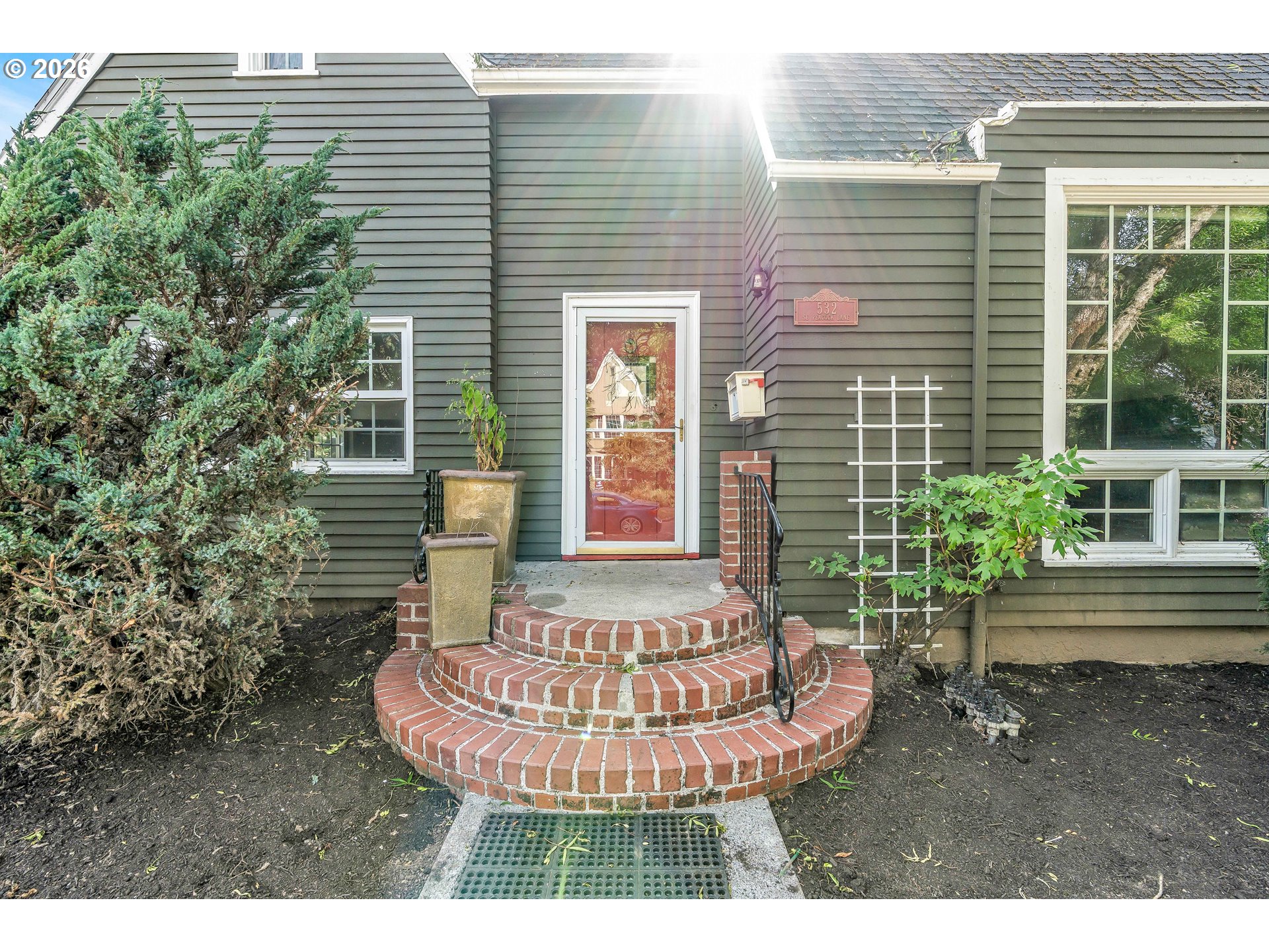 532 SE PEACOCK LN