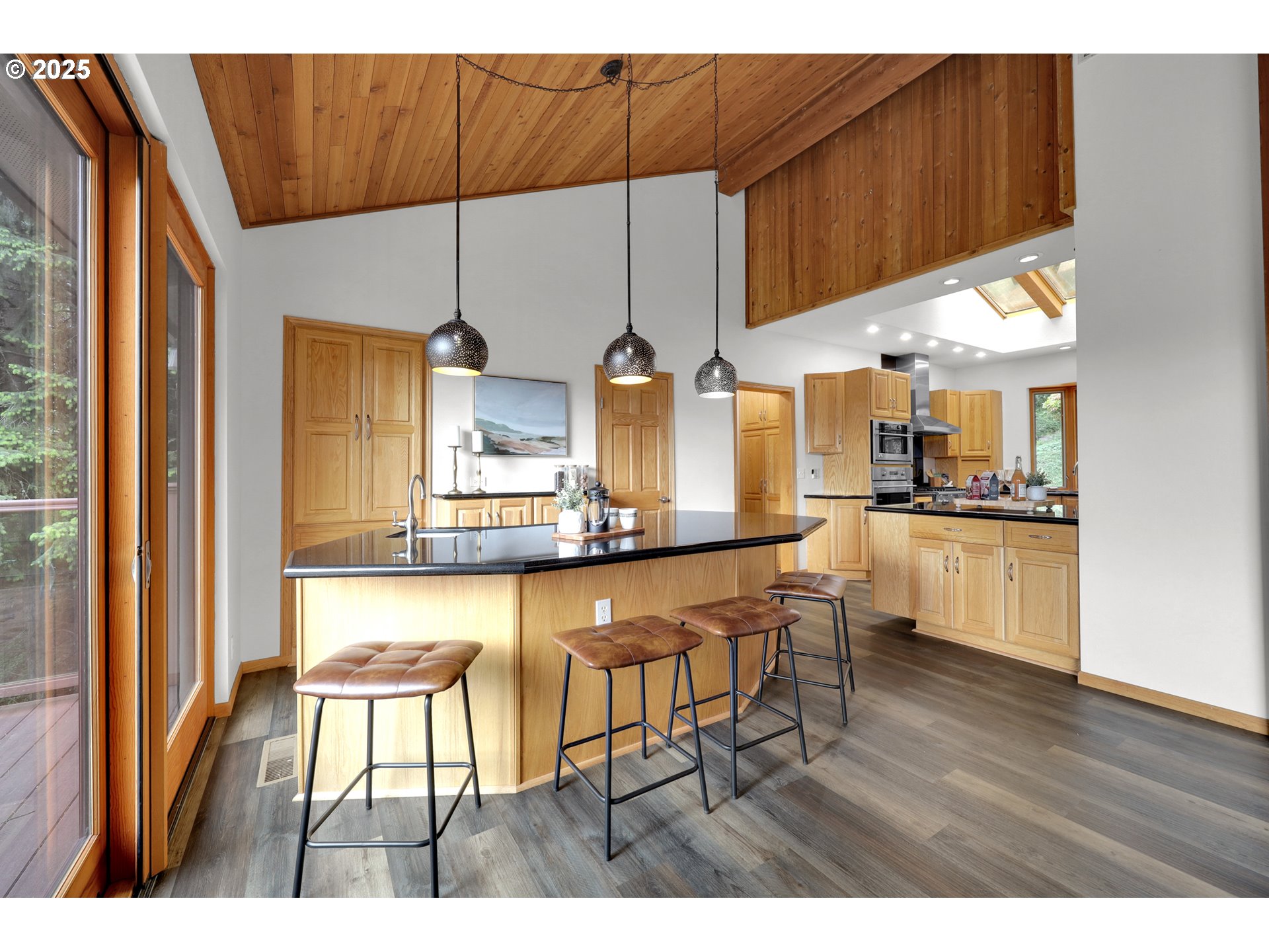 Eugene, Oregon 97405, United States, 4 Bedrooms Bedrooms, ,4 BathroomsBathrooms,Residential,Active,139529