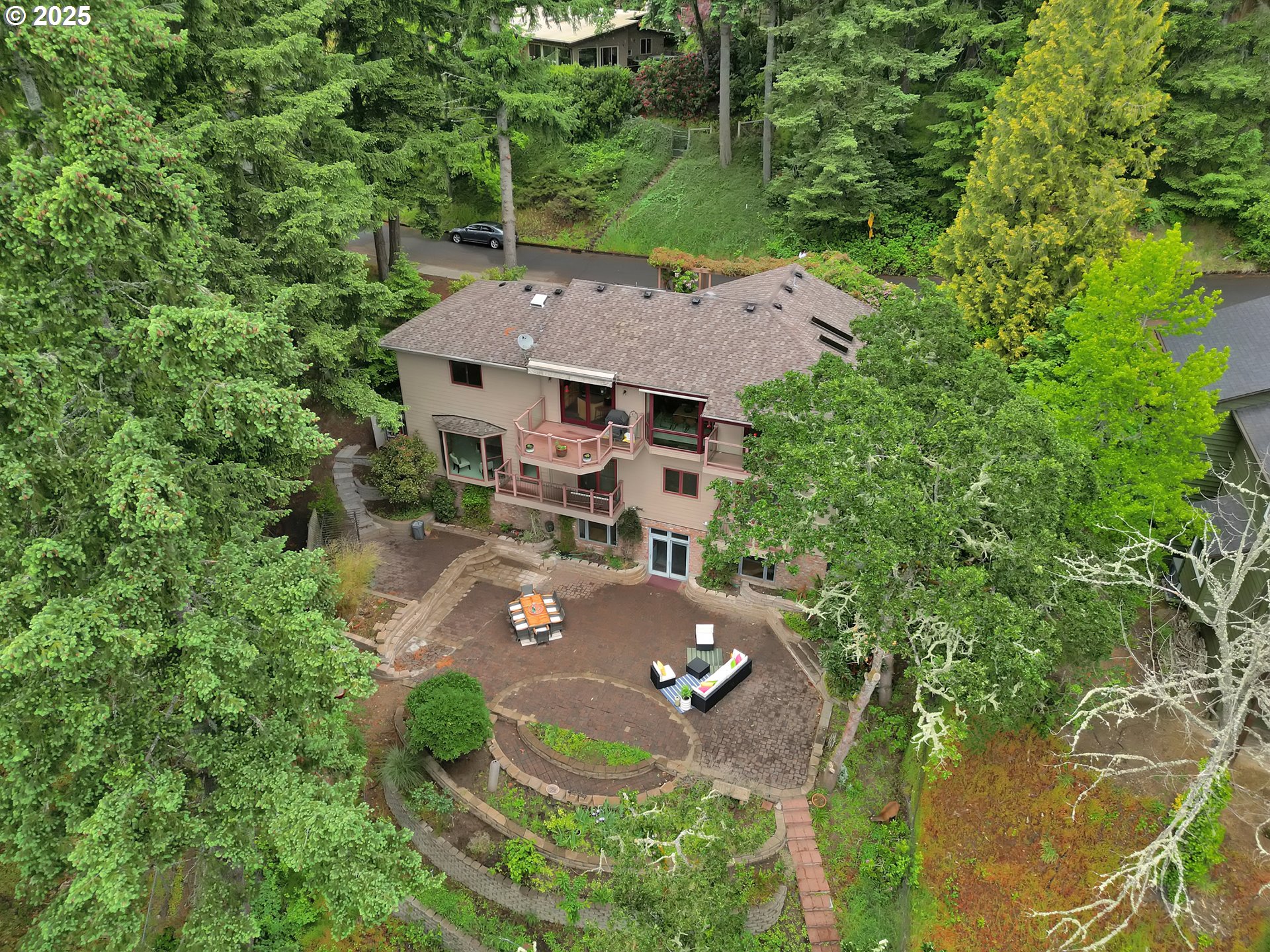 Eugene, Oregon 97405, United States, 4 Bedrooms Bedrooms, ,4 BathroomsBathrooms,Residential,Active,139529