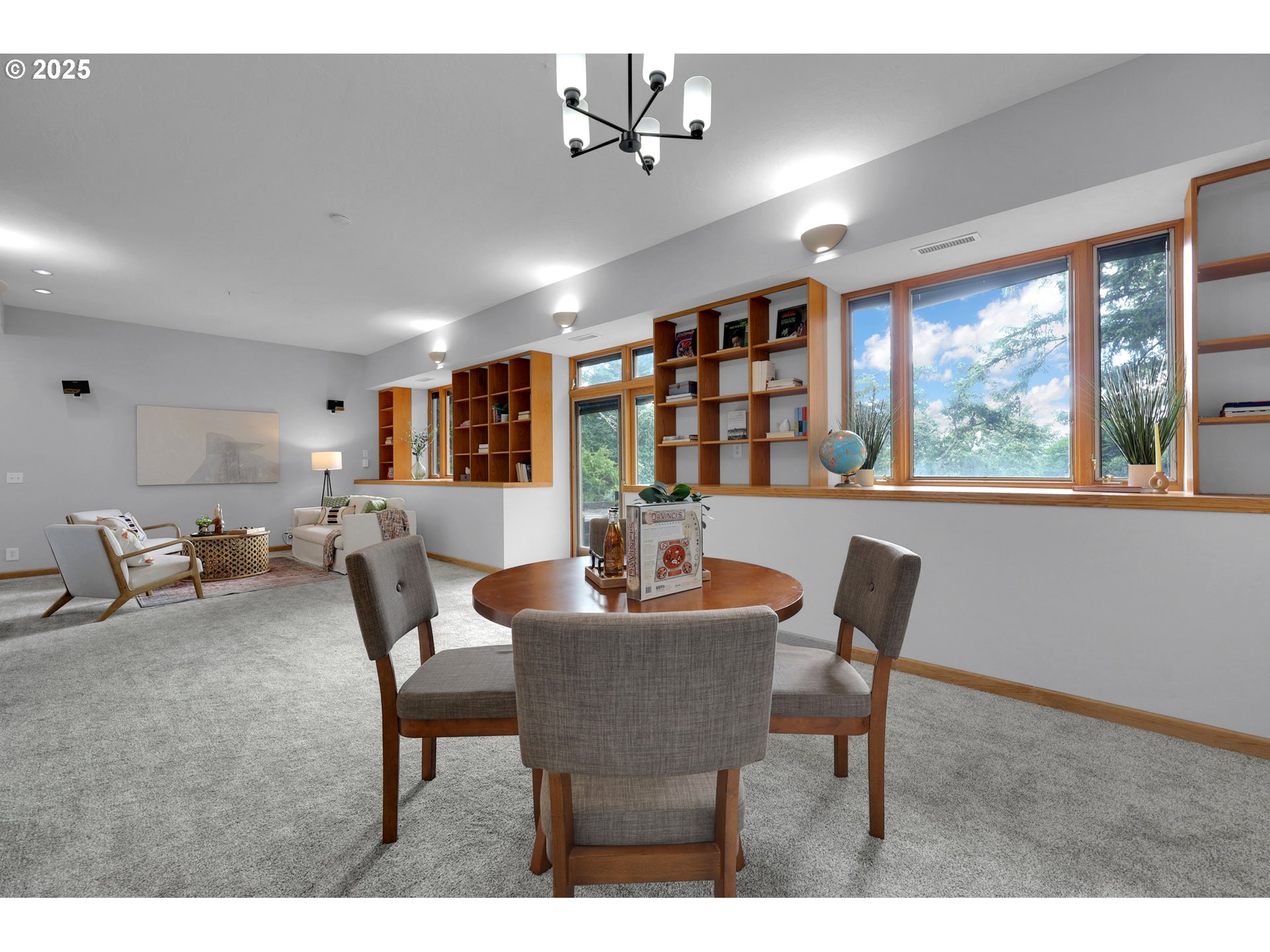 Eugene, Oregon 97405, United States, 4 Bedrooms Bedrooms, ,4 BathroomsBathrooms,Residential,Active,139529