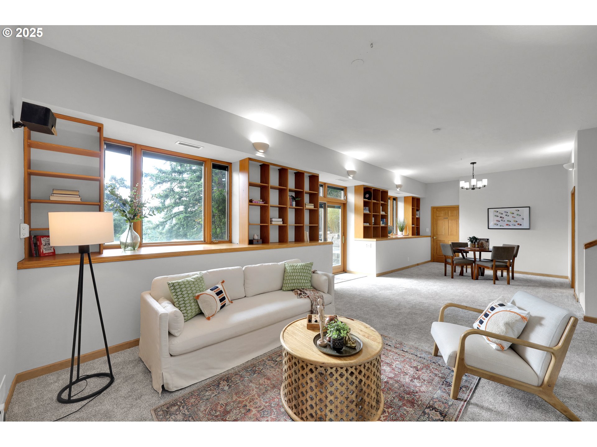 Eugene, Oregon 97405, United States, 4 Bedrooms Bedrooms, ,4 BathroomsBathrooms,Residential,Active,139529