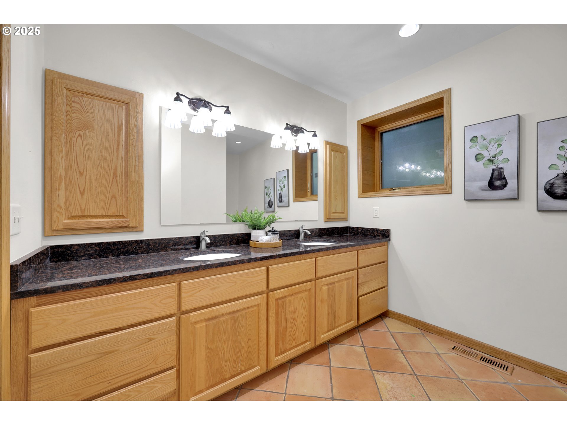 Eugene, Oregon 97405, United States, 4 Bedrooms Bedrooms, ,4 BathroomsBathrooms,Residential,Active,139529