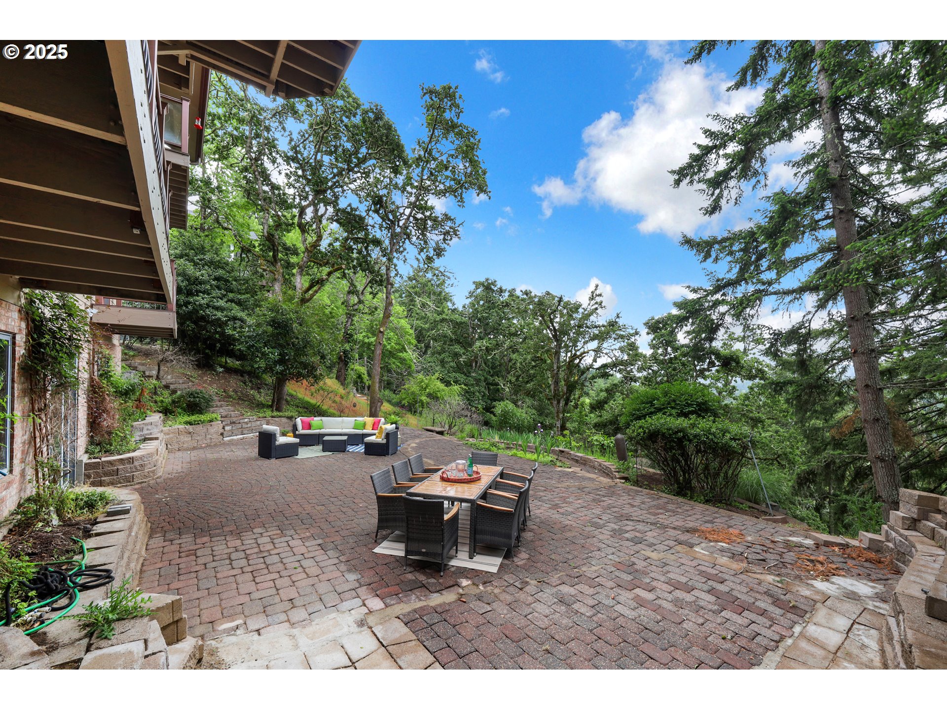 Eugene, Oregon 97405, United States, 4 Bedrooms Bedrooms, ,4 BathroomsBathrooms,Residential,Active,139529