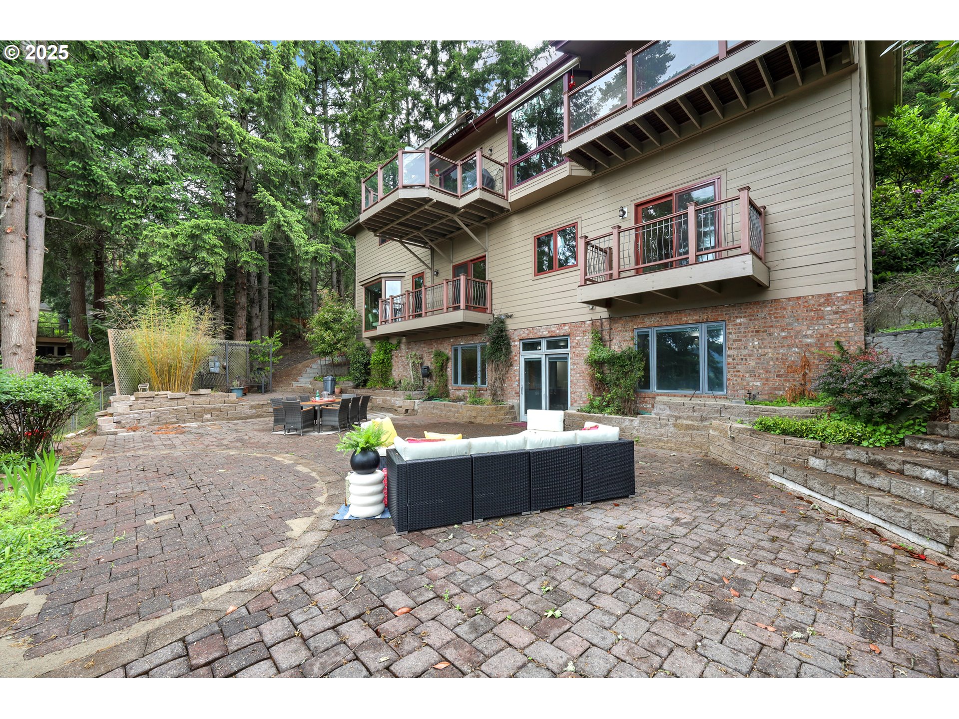 Eugene, Oregon 97405, United States, 4 Bedrooms Bedrooms, ,4 BathroomsBathrooms,Residential,Active,139529