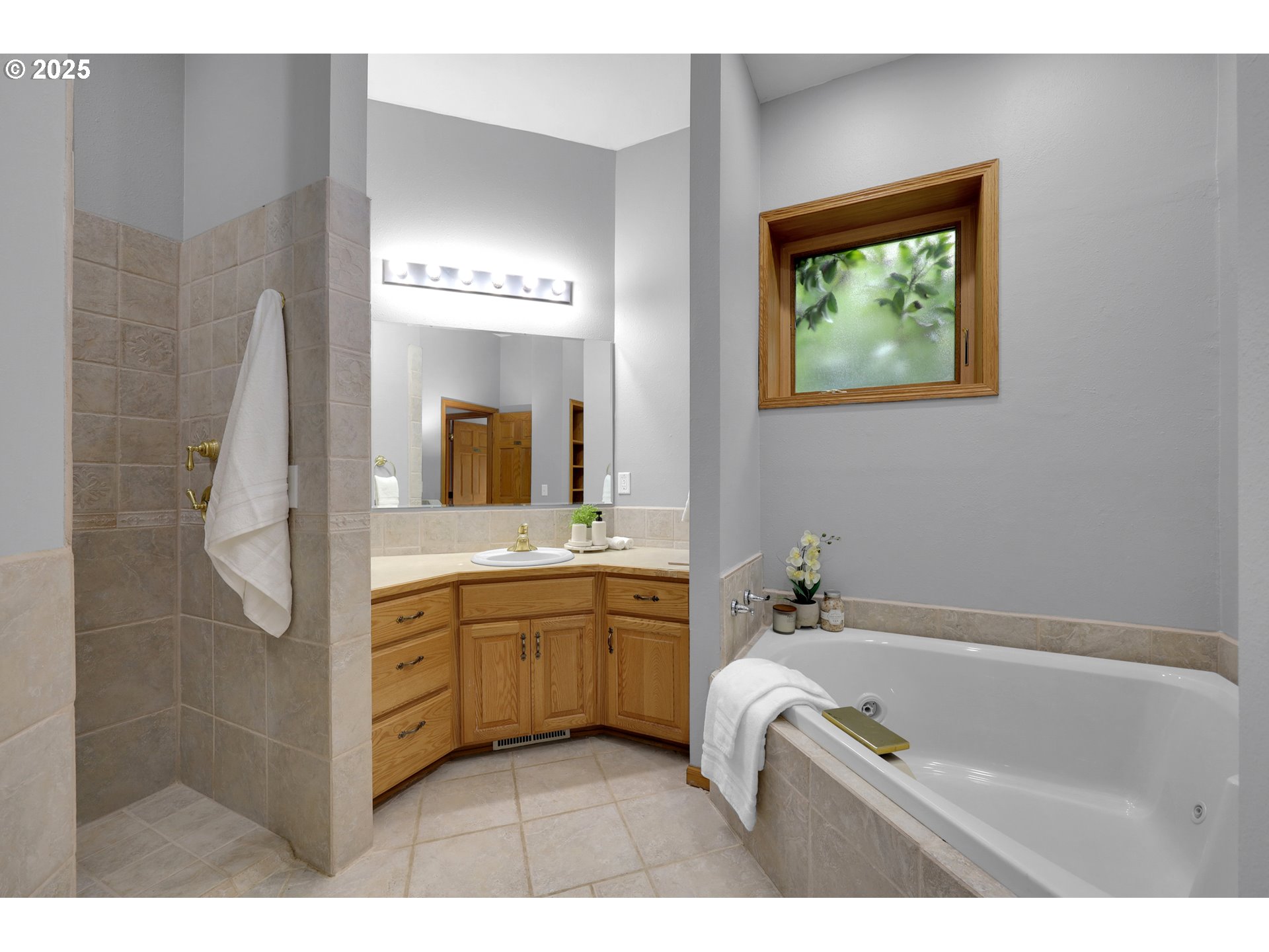 Eugene, Oregon 97405, United States, 4 Bedrooms Bedrooms, ,4 BathroomsBathrooms,Residential,Active,139529