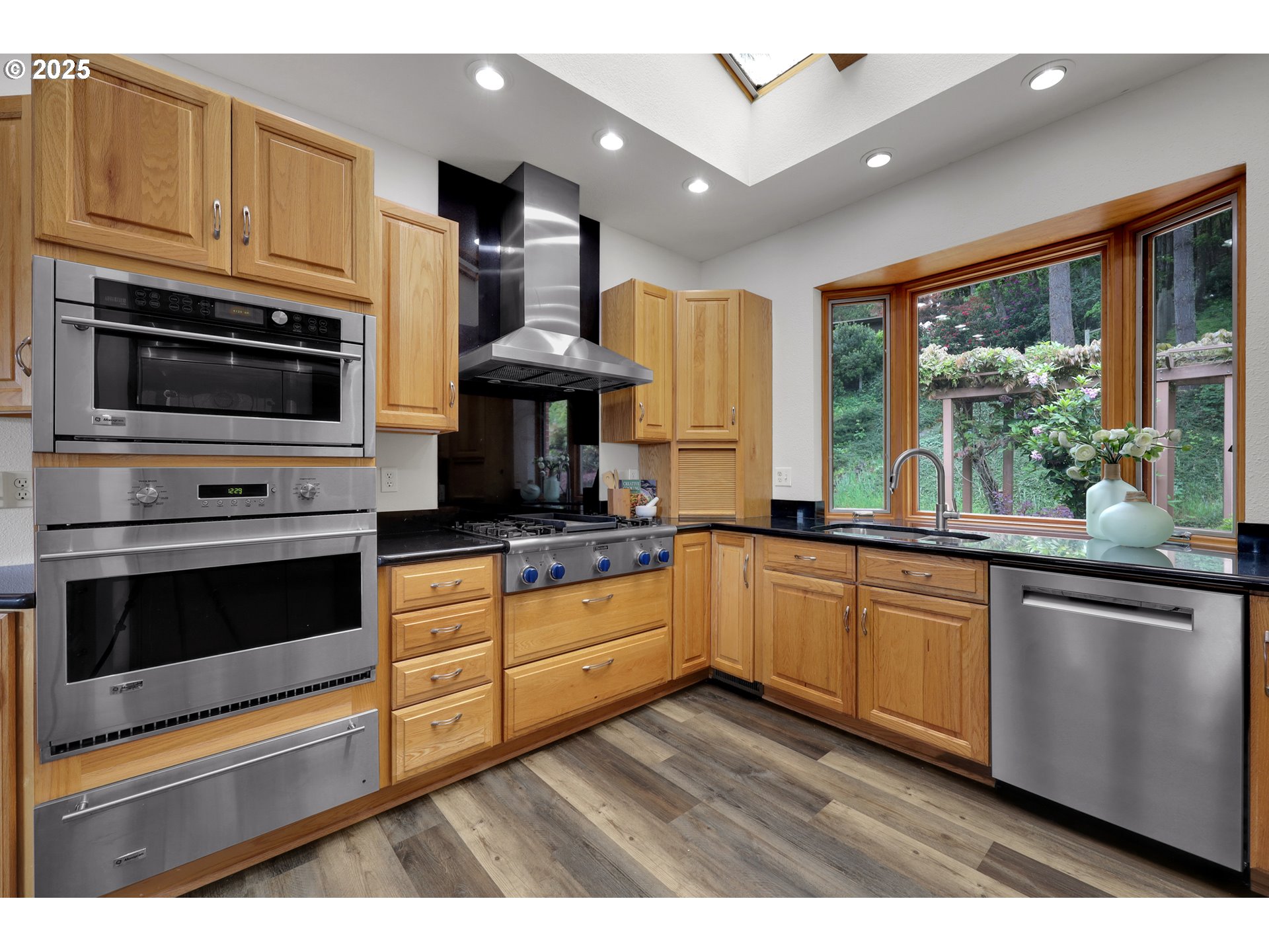 Eugene, Oregon 97405, United States, 4 Bedrooms Bedrooms, ,4 BathroomsBathrooms,Residential,Active,139529