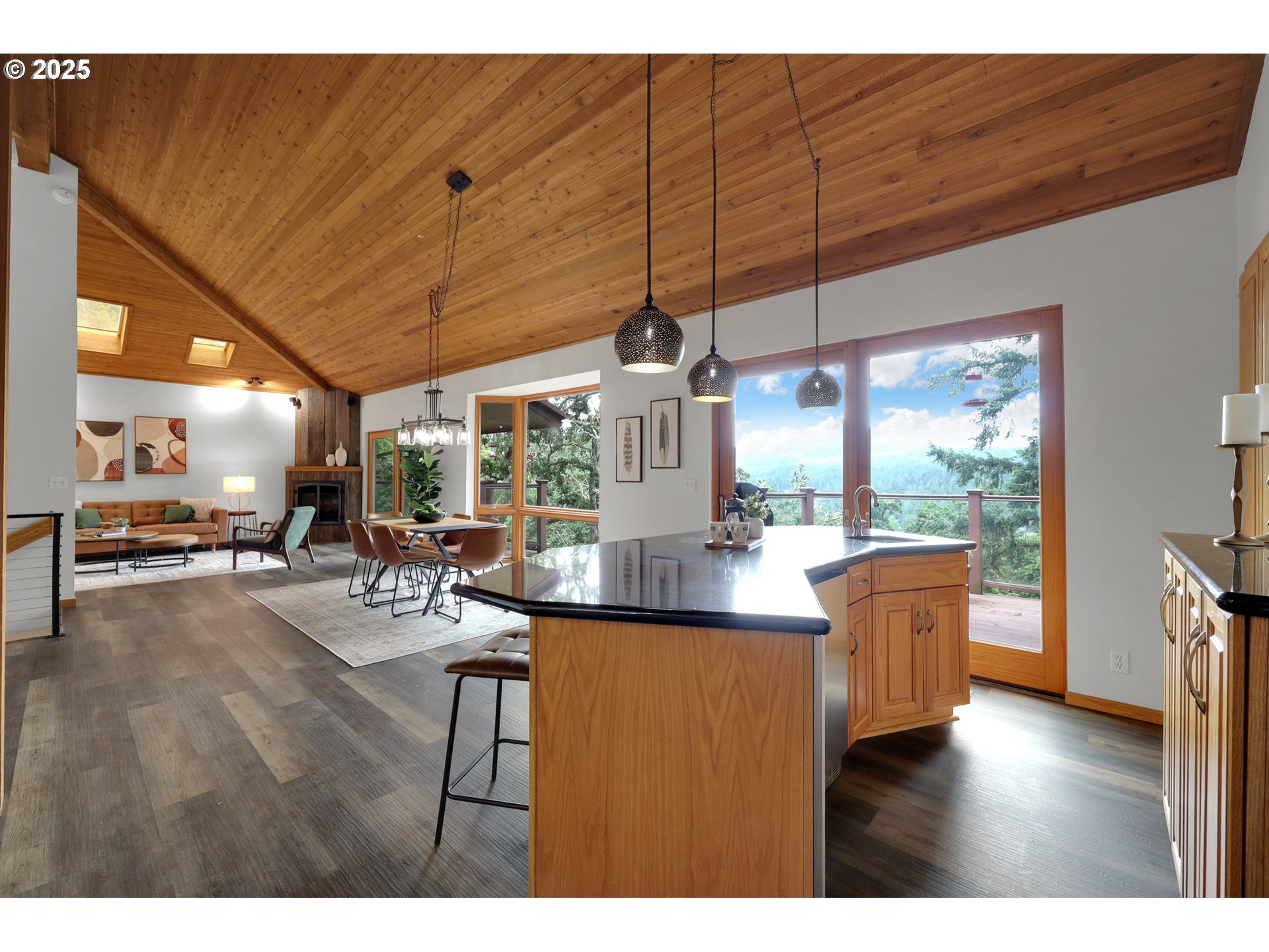 Eugene, Oregon 97405, United States, 4 Bedrooms Bedrooms, ,4 BathroomsBathrooms,Residential,Active,139529