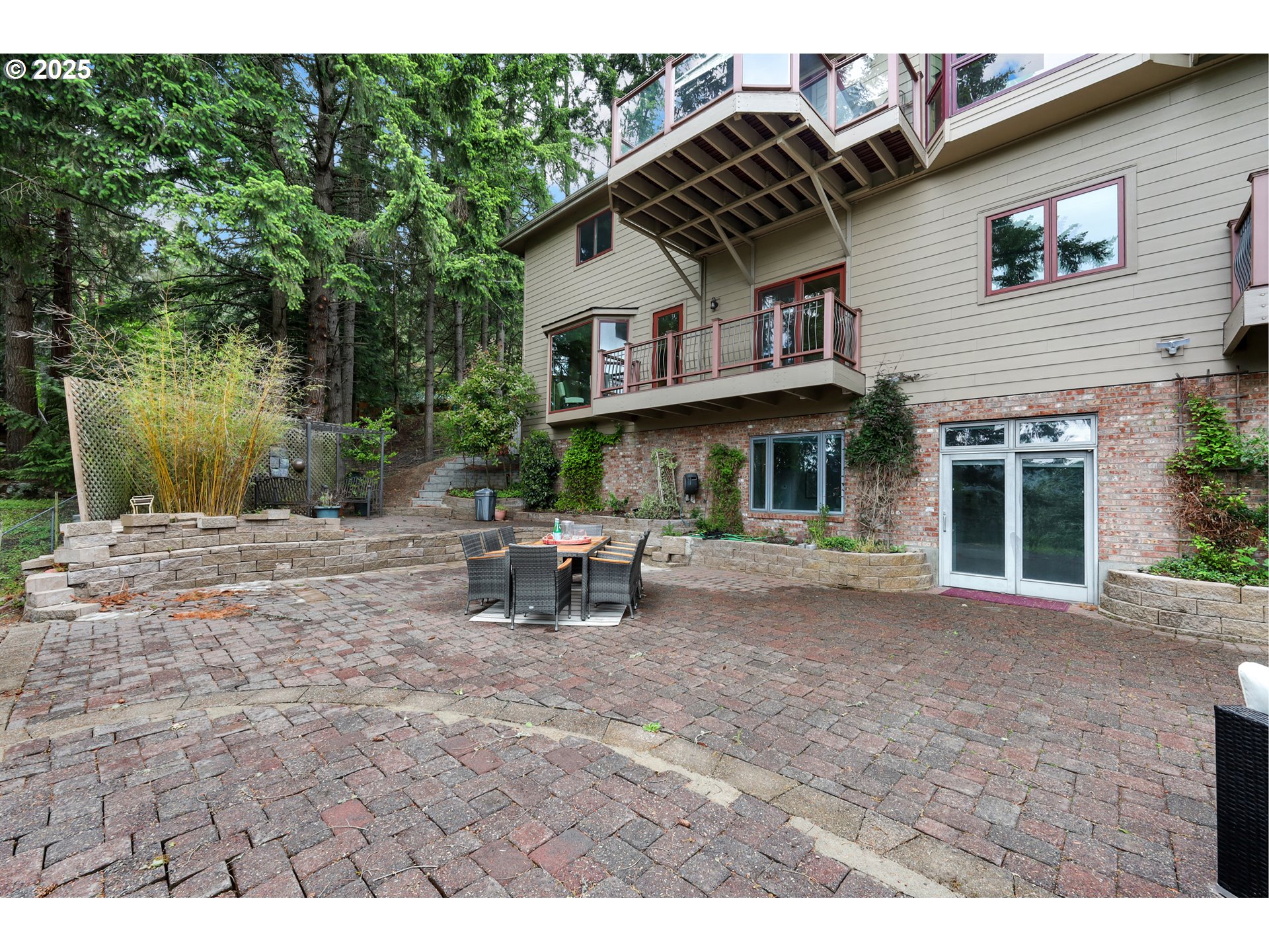 Eugene, Oregon 97405, United States, 4 Bedrooms Bedrooms, ,4 BathroomsBathrooms,Residential,Active,139529