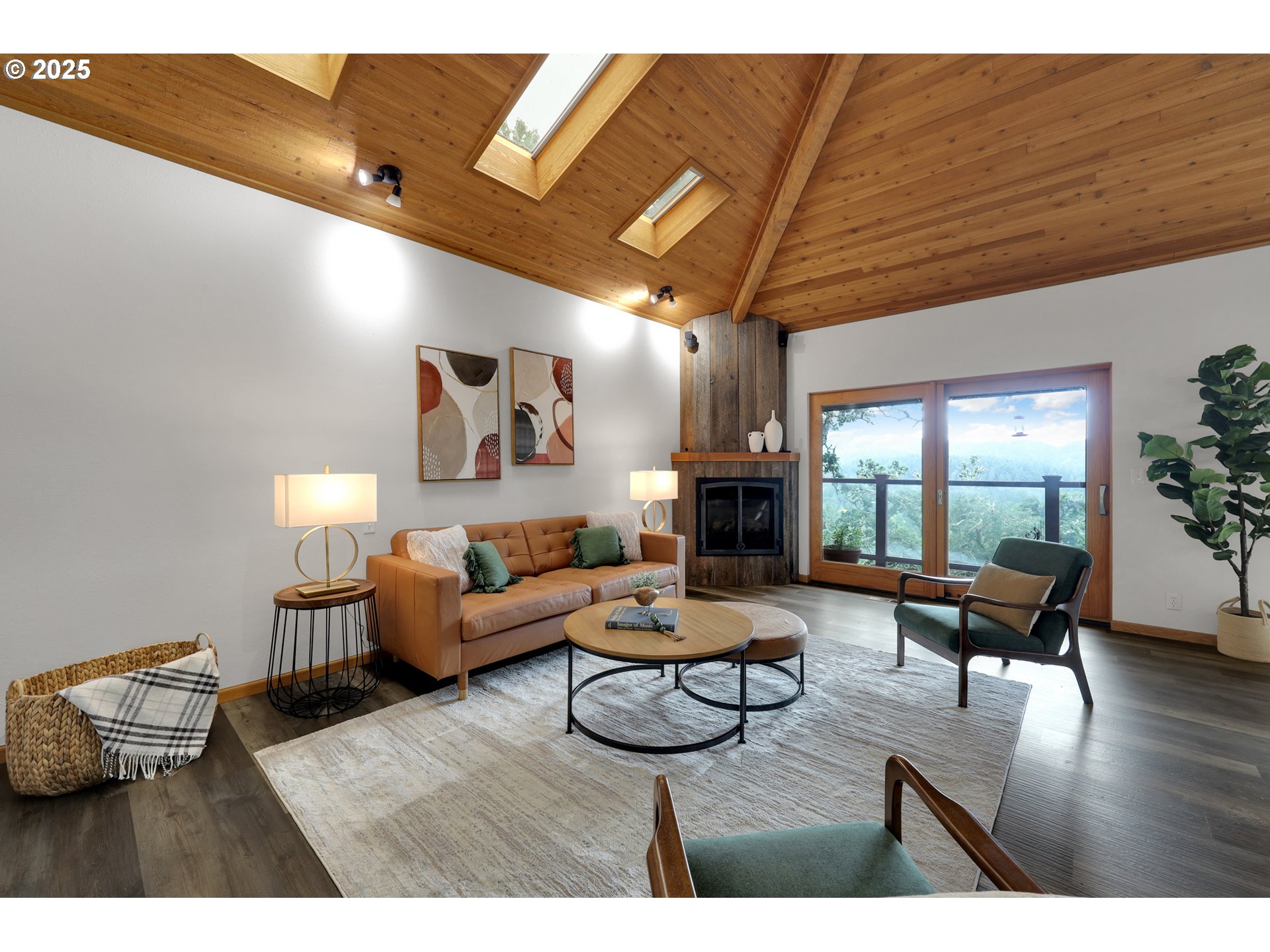 Eugene, Oregon 97405, United States, 4 Bedrooms Bedrooms, ,4 BathroomsBathrooms,Residential,Active,139529