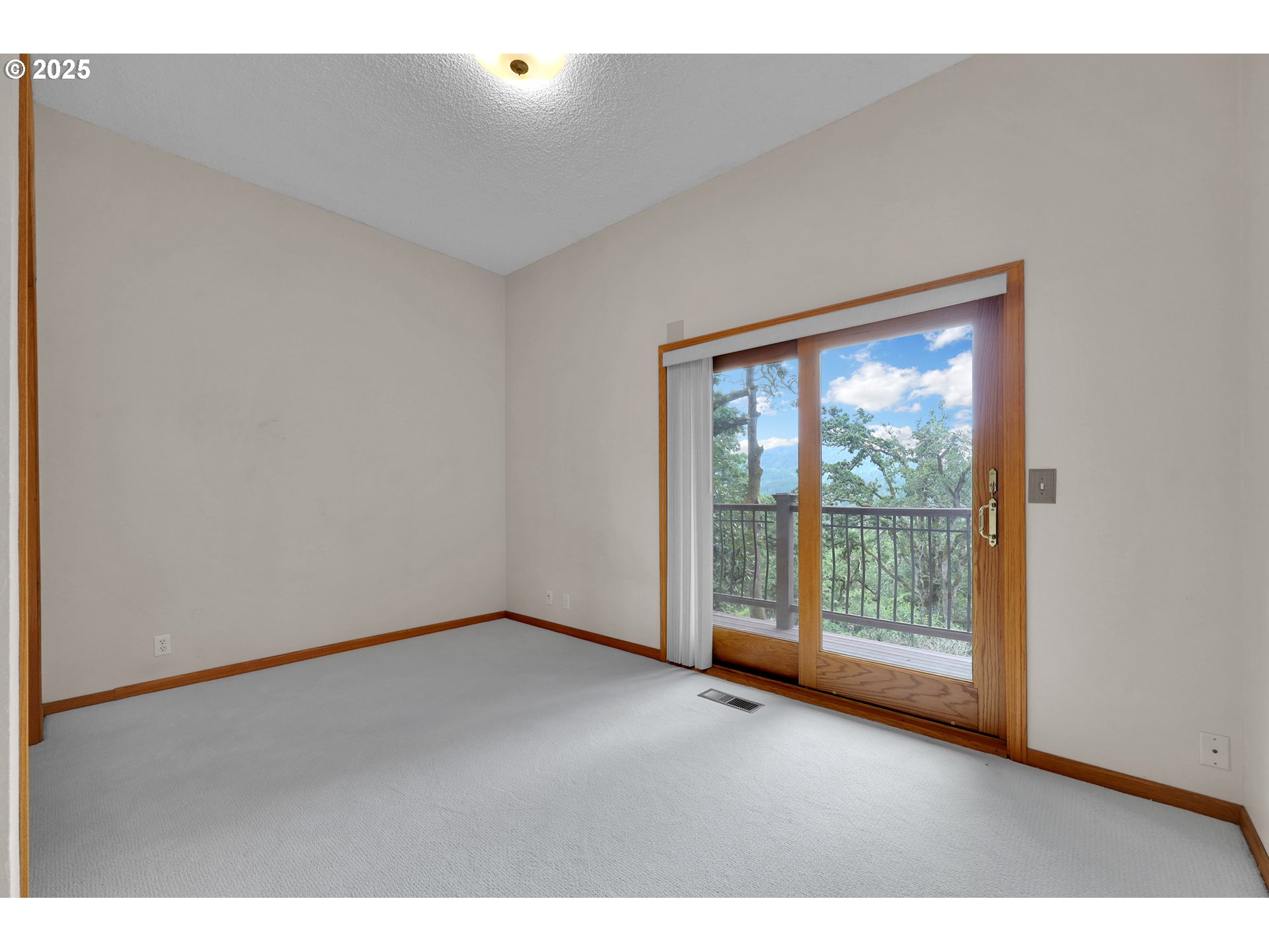 Eugene, Oregon 97405, United States, 4 Bedrooms Bedrooms, ,4 BathroomsBathrooms,Residential,Active,139529