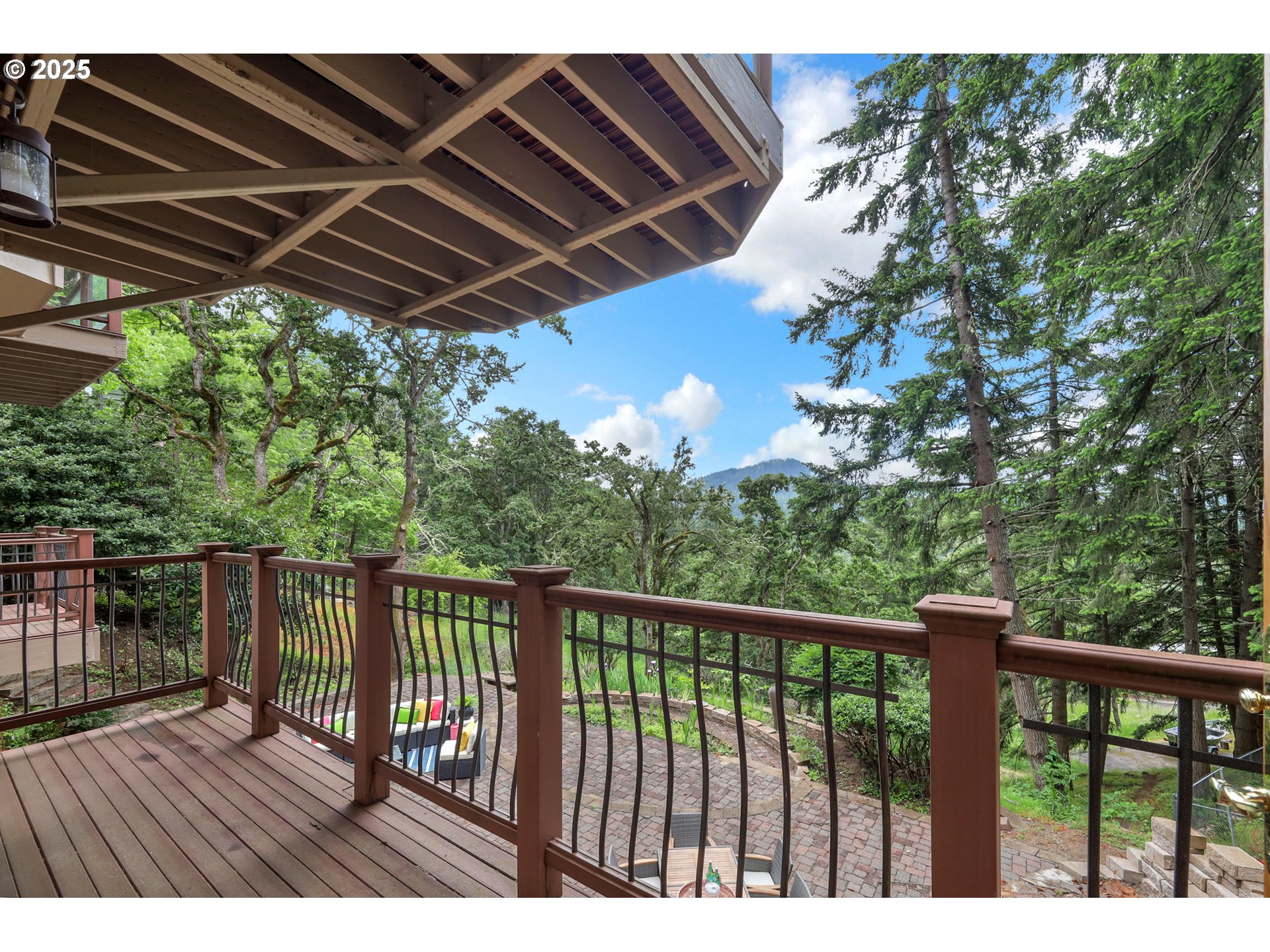 Eugene, Oregon 97405, United States, 4 Bedrooms Bedrooms, ,4 BathroomsBathrooms,Residential,Active,139529