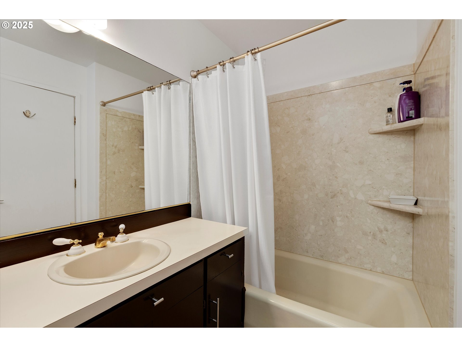 Tigard, Oregon 97224, United States, 3 Bedrooms Bedrooms, ,2 BathroomsBathrooms,Residential,Pending,102399