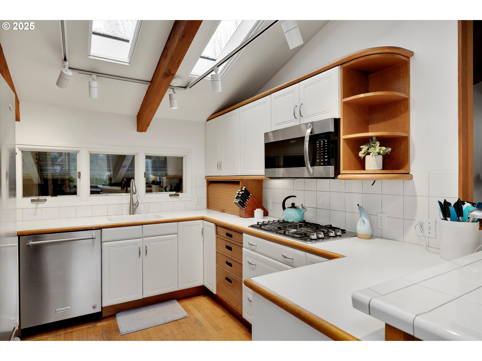 Tigard, Oregon 97224, United States, 3 Bedrooms Bedrooms, ,2 BathroomsBathrooms,Residential,Pending,102399