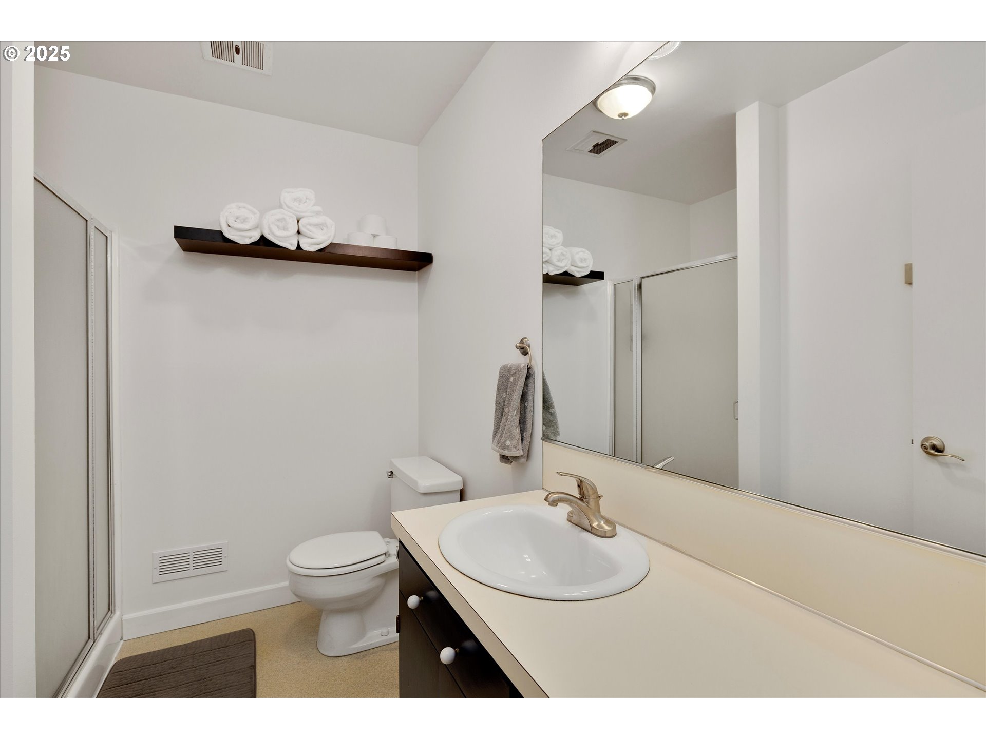 Tigard, Oregon 97224, United States, 3 Bedrooms Bedrooms, ,2 BathroomsBathrooms,Residential,Pending,102399