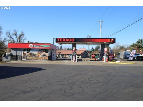 2000 E PORTLAND RD Newberg OR 97132