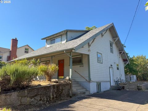 8761 SE HENDERSON ST Portland OR 97266