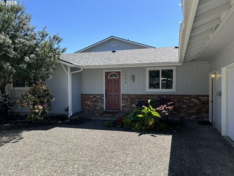1072 8TH ST Florence OR 97439