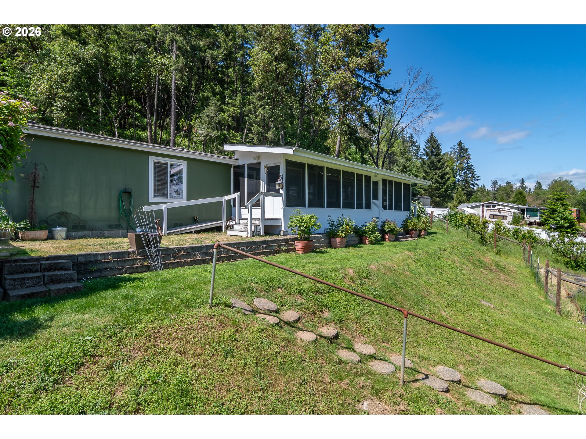 562 VALLEY RD