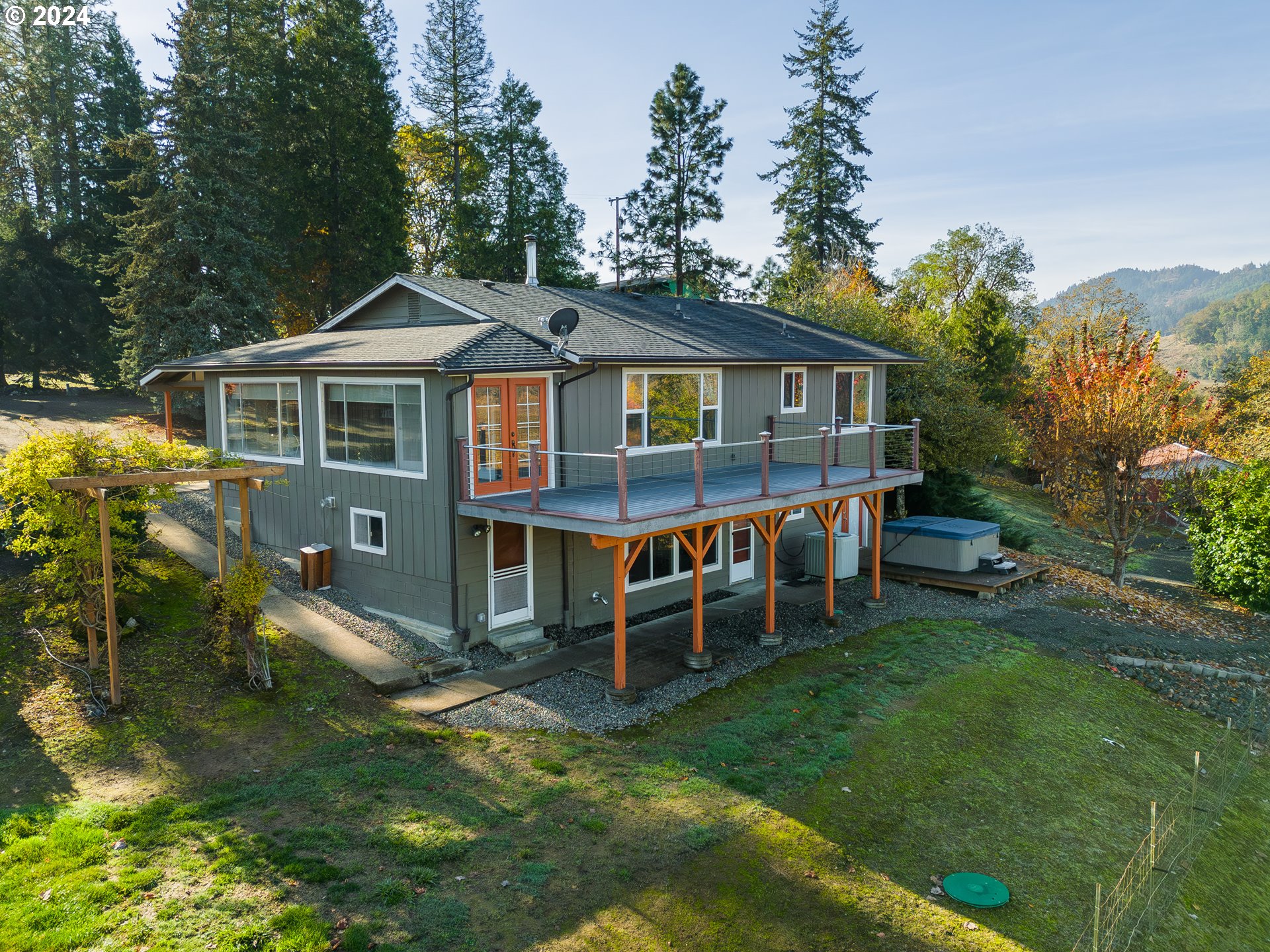 411 NW WOODLAND DR