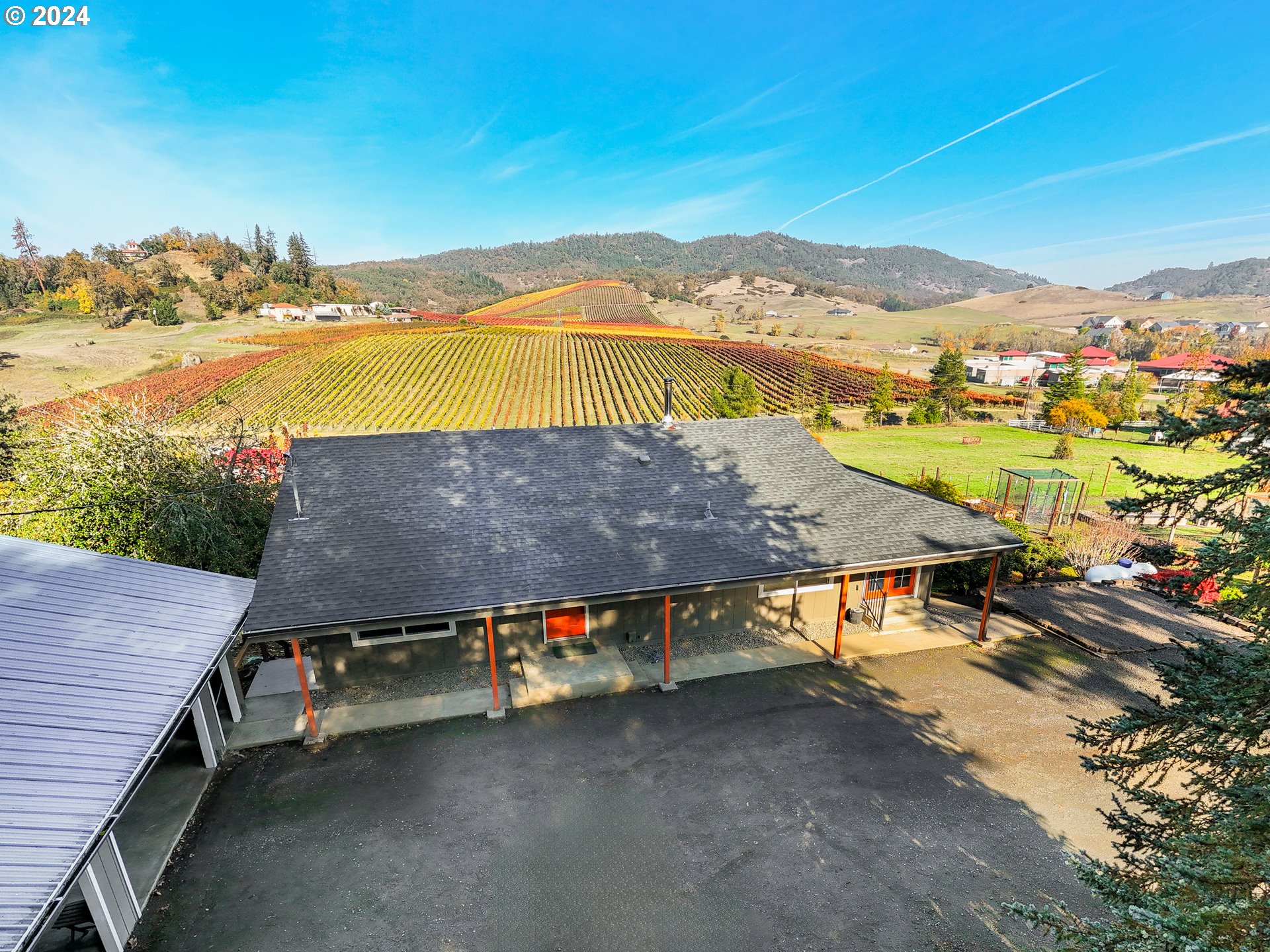 411 NW WOODLAND DR