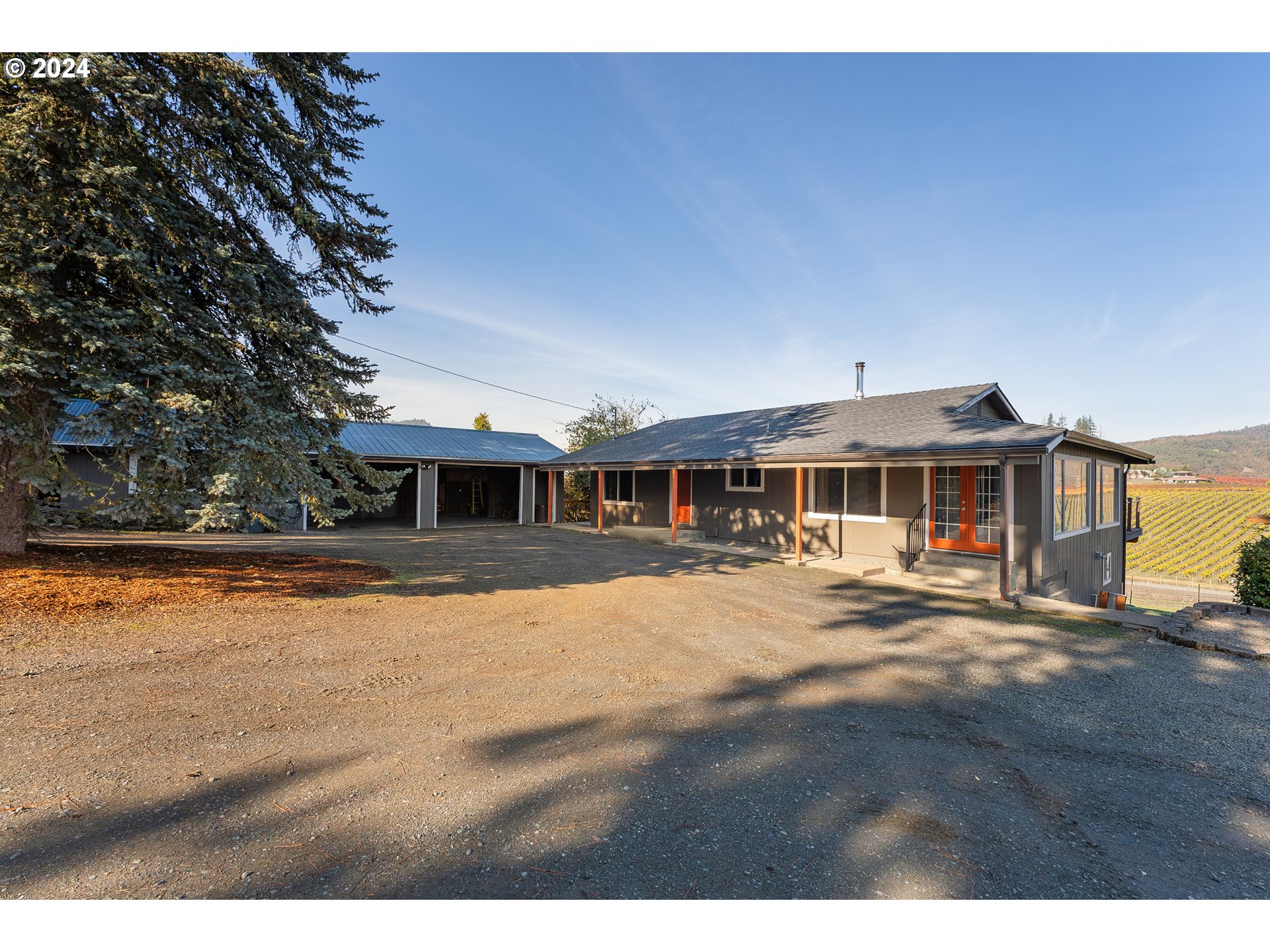411 NW WOODLAND DR