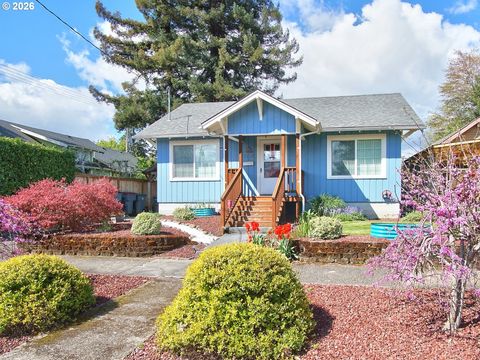 Photo of 1115 NE Hembree St, McMinnville, OR 97128 (MLS # 306396868)