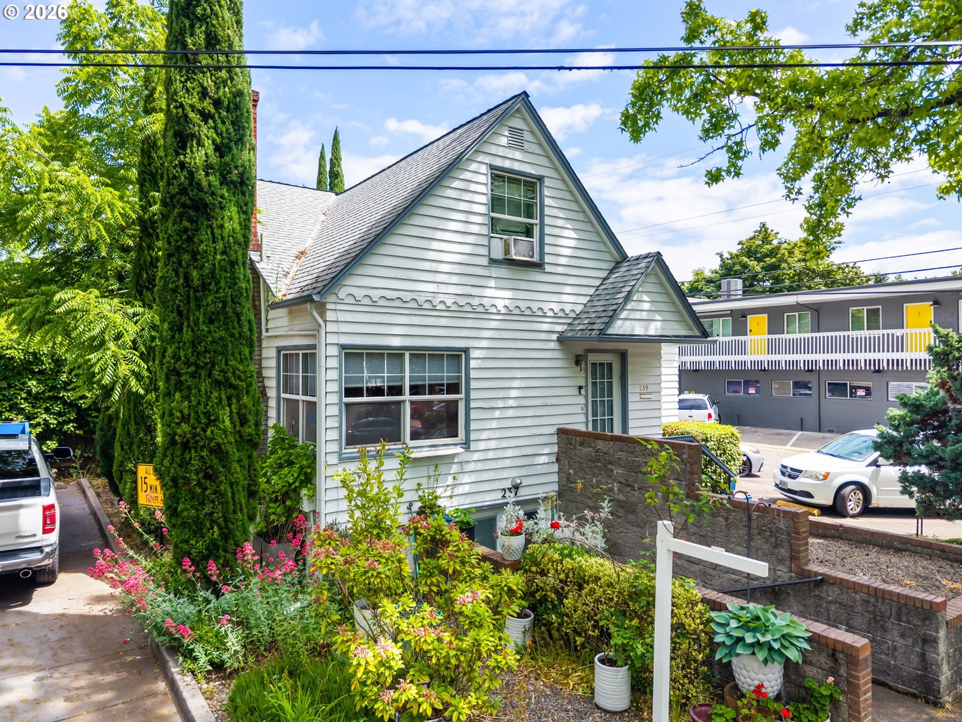 239 E 14TH AVE