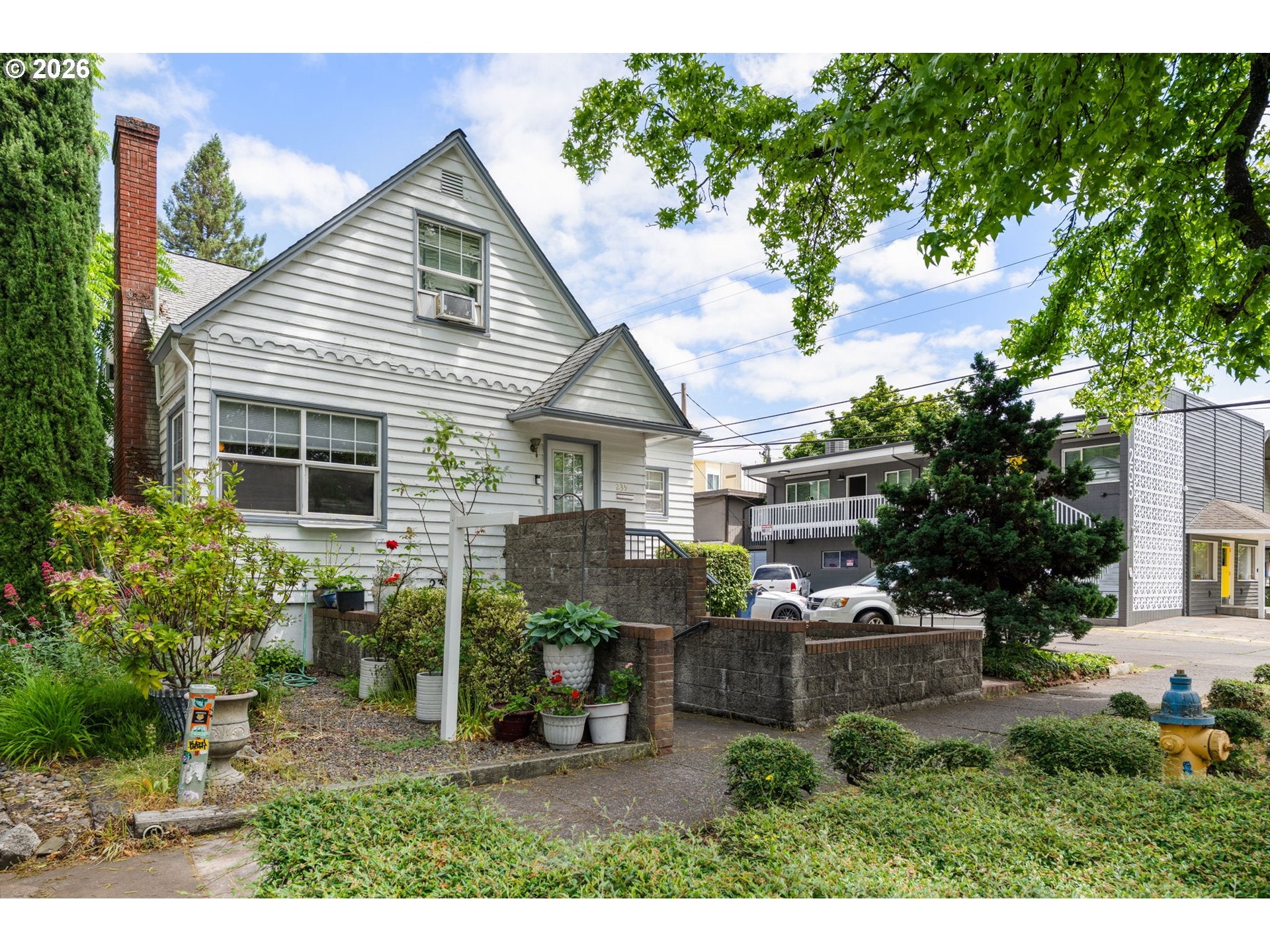 239 E 14TH AVE