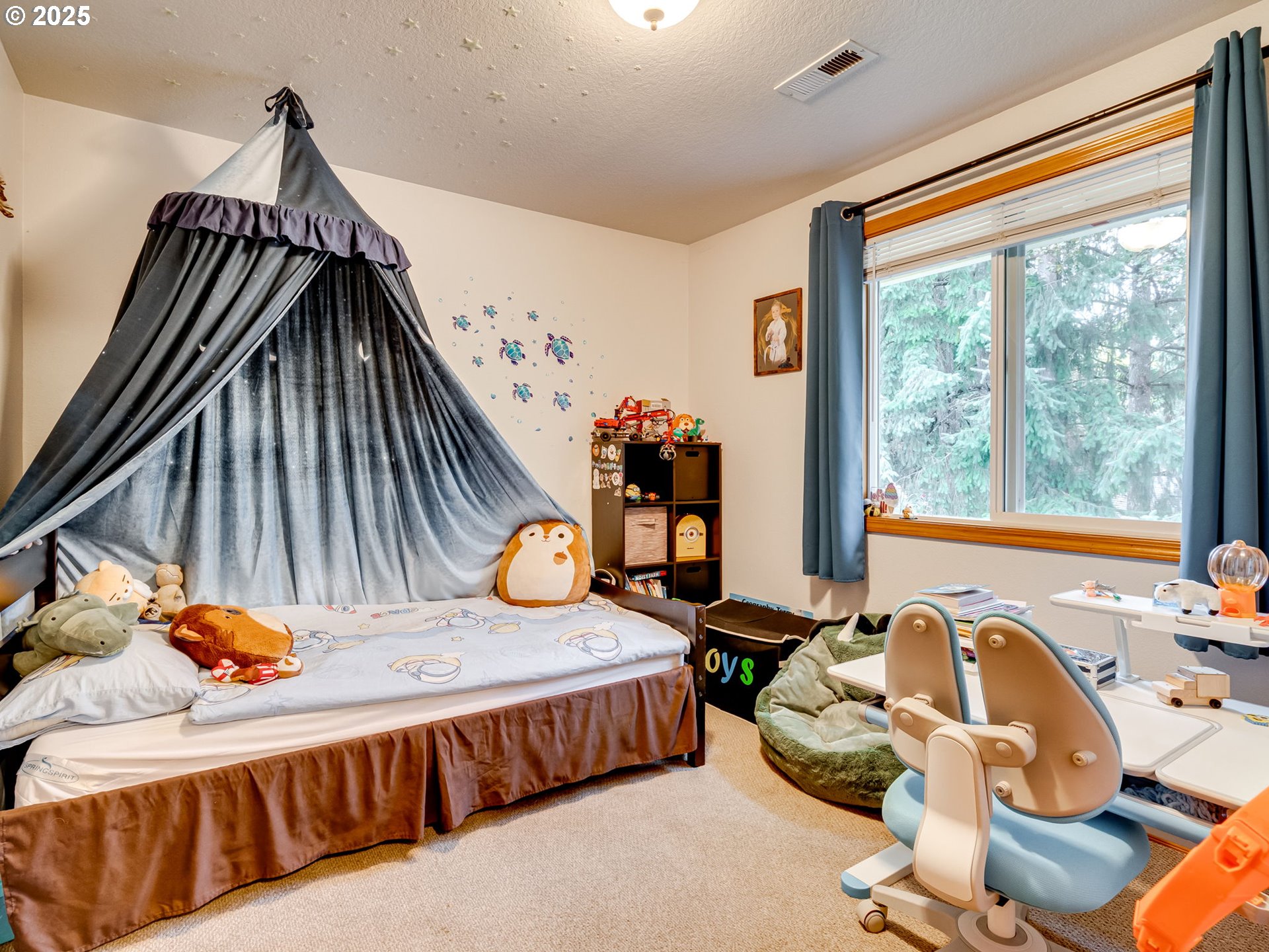 Hillsboro, Oregon 97123, United States, 4 Bedrooms Bedrooms, ,3 BathroomsBathrooms,Residential,Active,234040