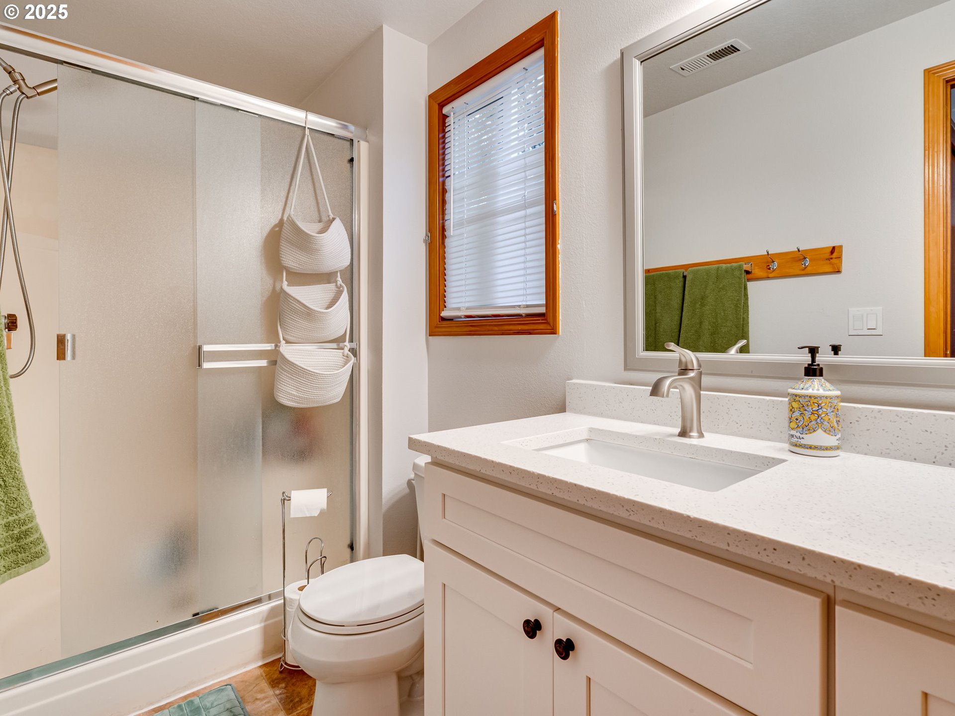 Hillsboro, Oregon 97123, United States, 4 Bedrooms Bedrooms, ,3 BathroomsBathrooms,Residential,Active,234040