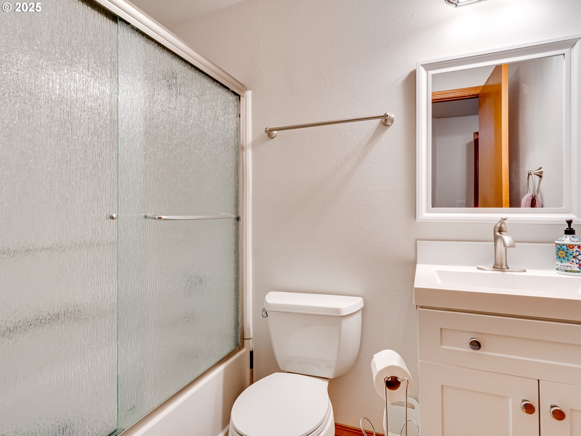 Hillsboro, Oregon 97123, United States, 4 Bedrooms Bedrooms, ,3 BathroomsBathrooms,Residential,Active,234040