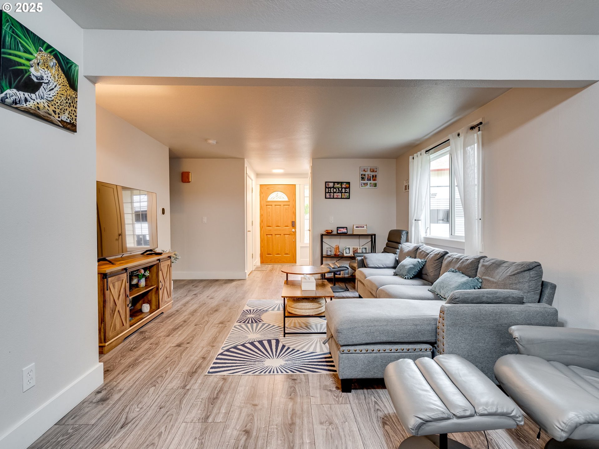 Hillsboro, Oregon 97123, United States, 4 Bedrooms Bedrooms, ,3 BathroomsBathrooms,Residential,Active,234040