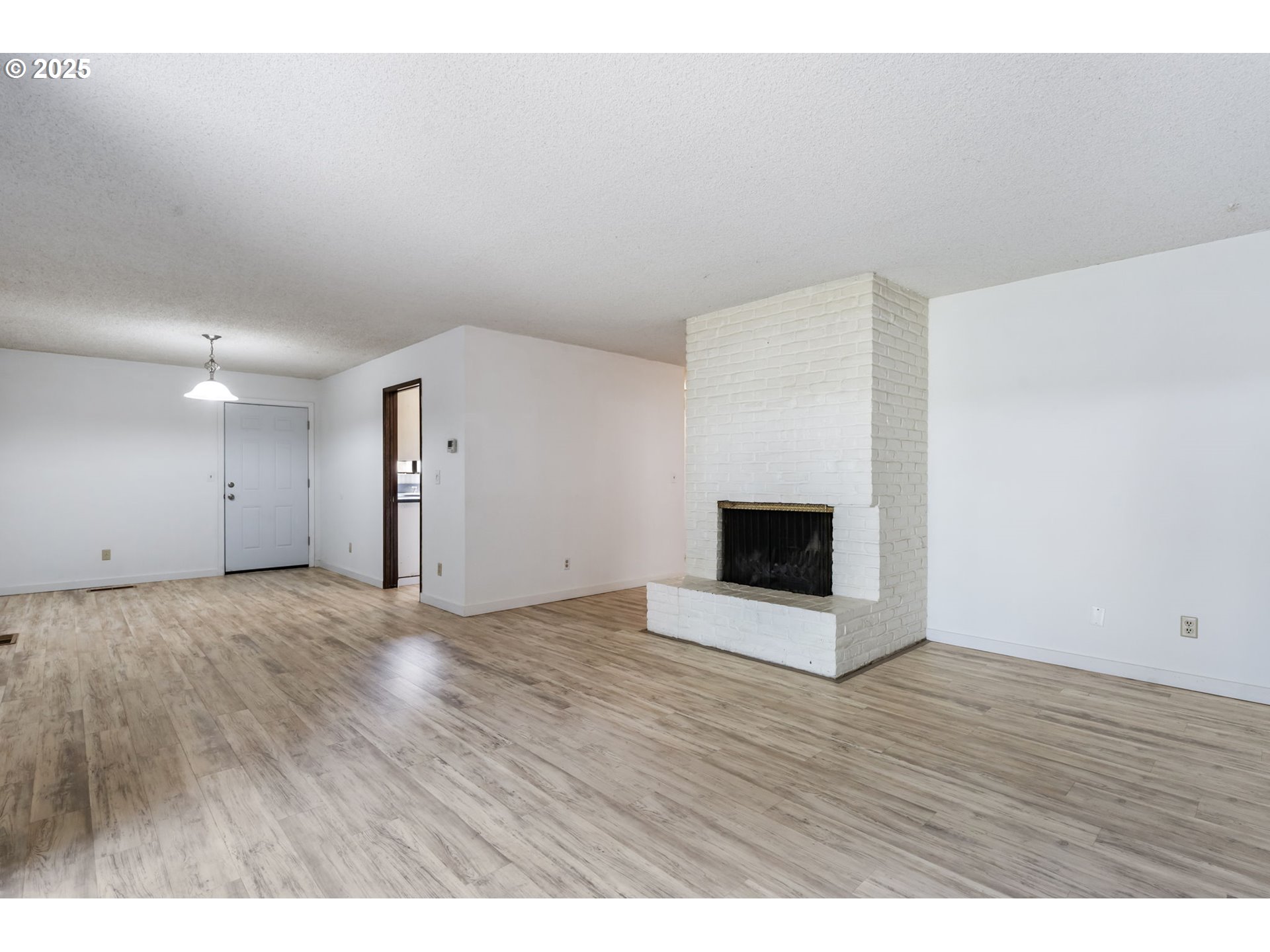 224 N HAYDEN BAY DR