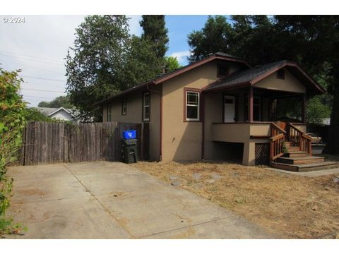 A home in Roseburg