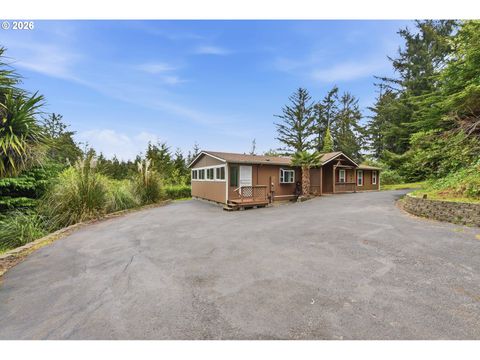 885 LOMBARD ST North Bend OR 97459