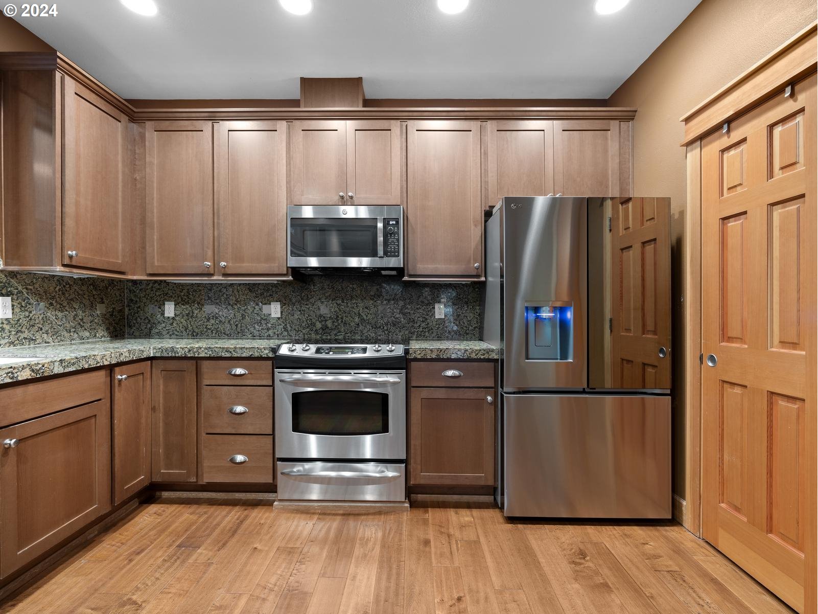 Welches, Oregon 97067, United States, 3 Bedrooms Bedrooms, ,3 BathroomsBathrooms,Residential,Pending,48436