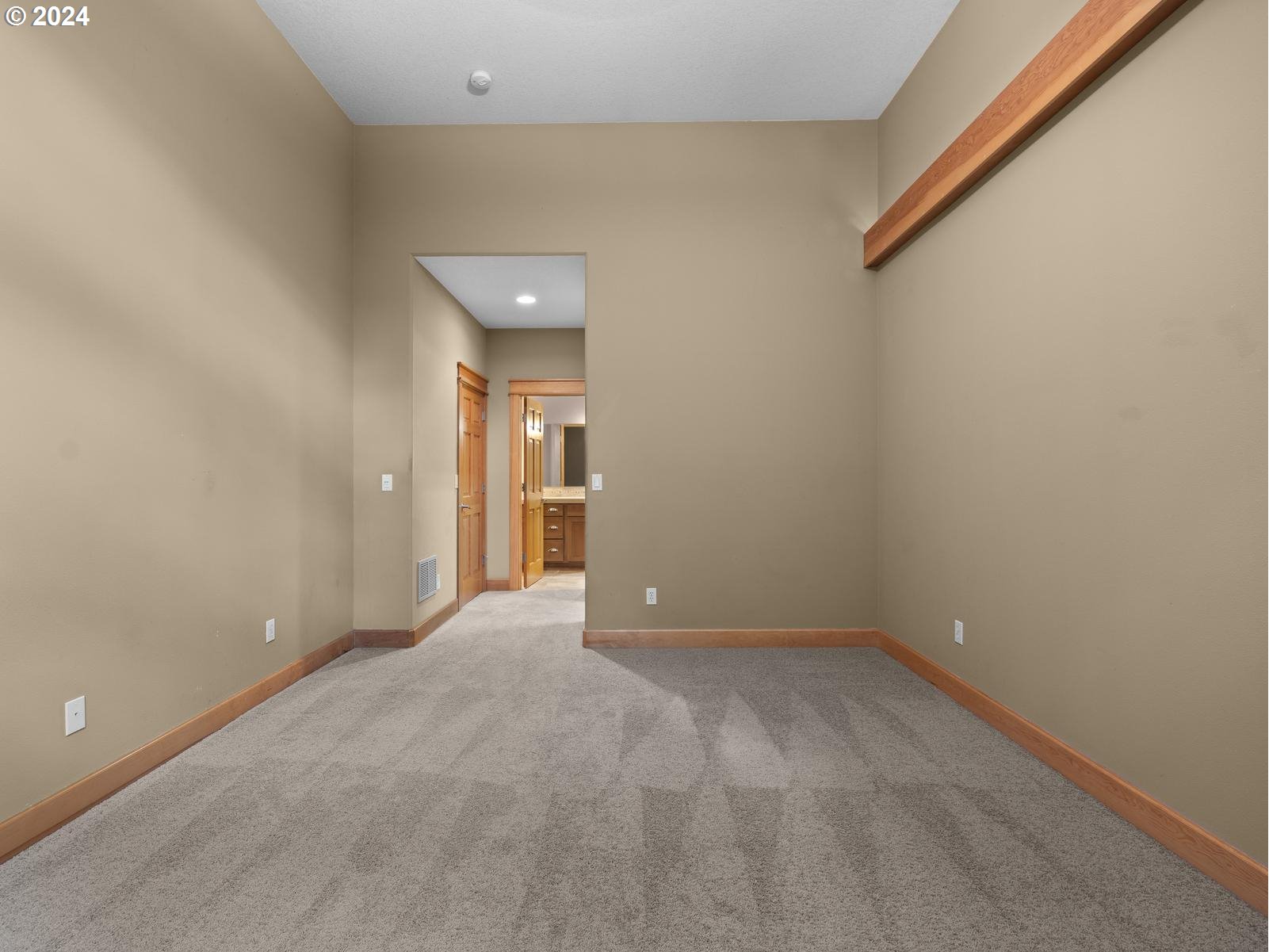 Welches, Oregon 97067, United States, 3 Bedrooms Bedrooms, ,3 BathroomsBathrooms,Residential,Pending,48436