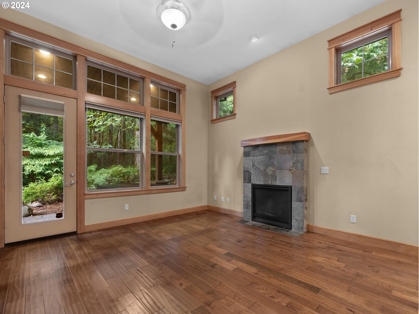 Welches, Oregon 97067, United States, 3 Bedrooms Bedrooms, ,3 BathroomsBathrooms,Residential,Pending,48436