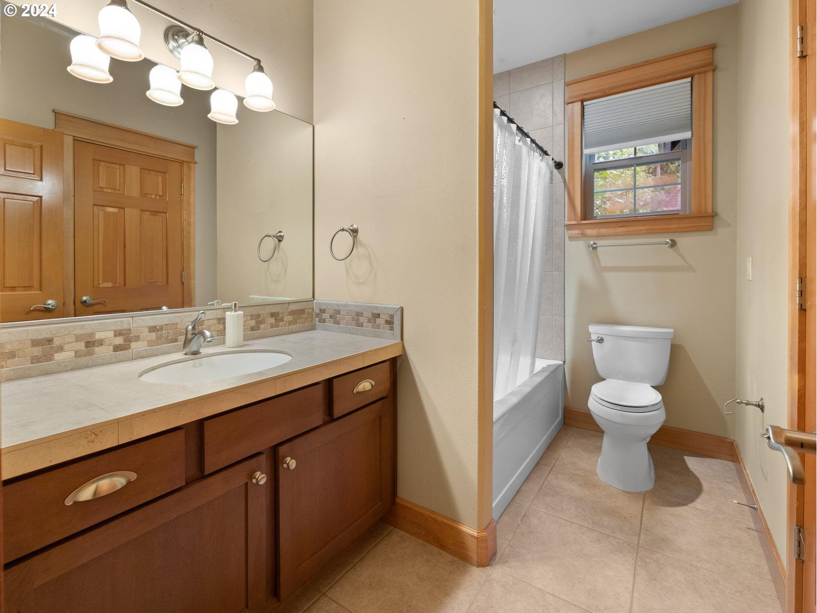 Welches, Oregon 97067, United States, 3 Bedrooms Bedrooms, ,3 BathroomsBathrooms,Residential,Pending,48436