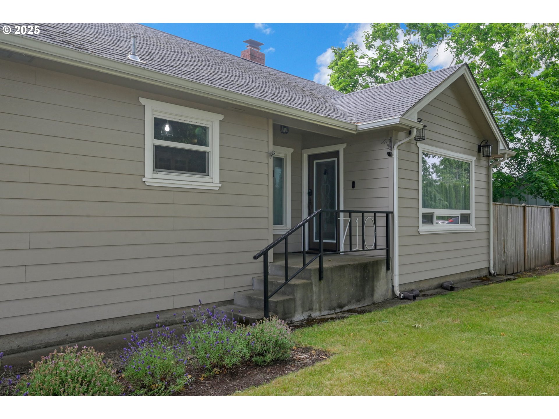 710 ARCADIA DR