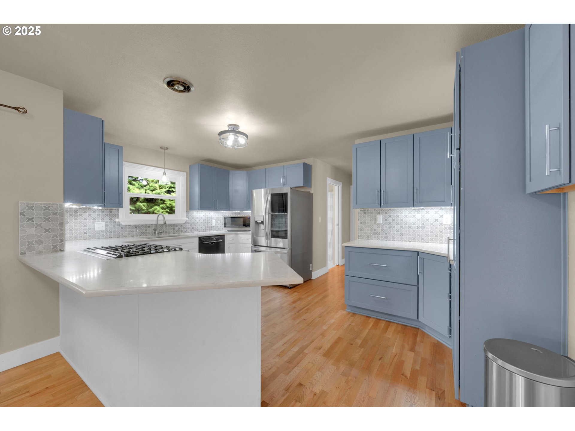 710 ARCADIA DR